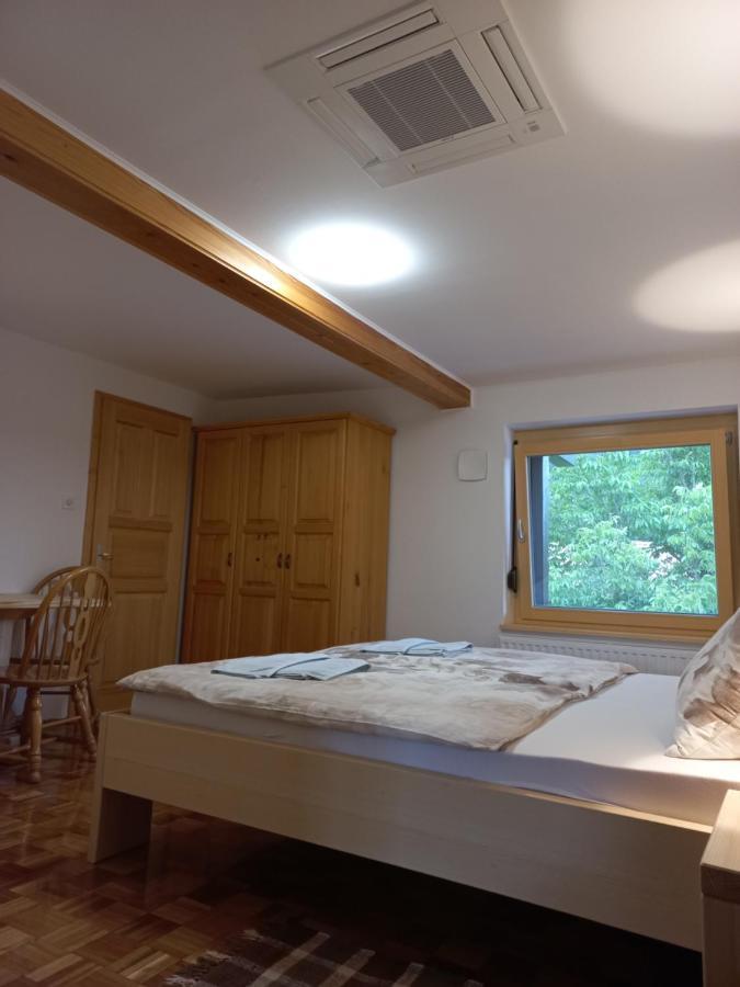モジリェ Sobe Levc Bed & Breakfast エクステリア 写真