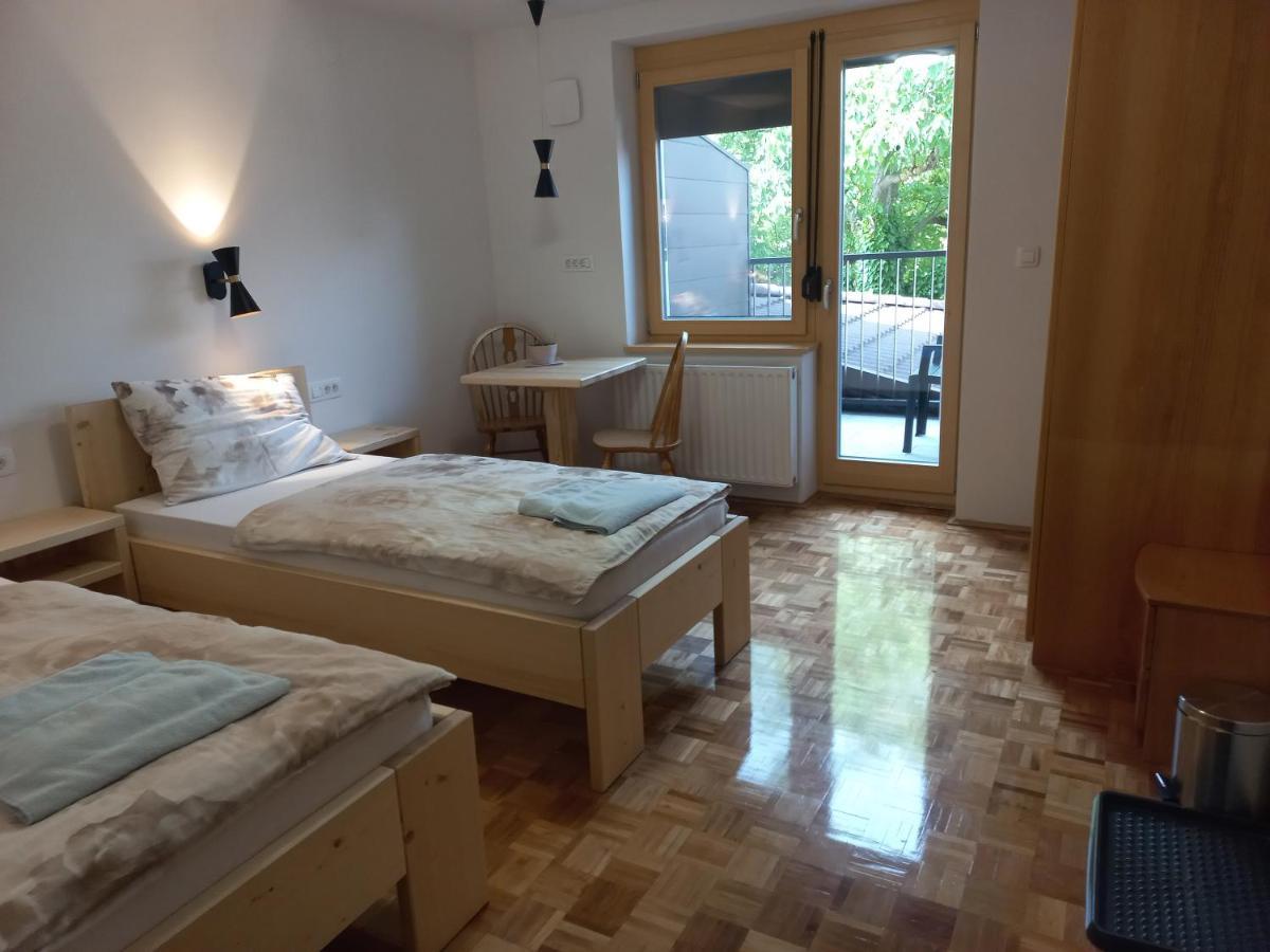 モジリェ Sobe Levc Bed & Breakfast エクステリア 写真